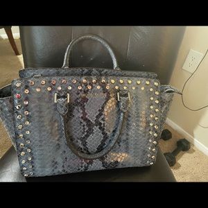 Gently used classy  leather Michael Kors tote.